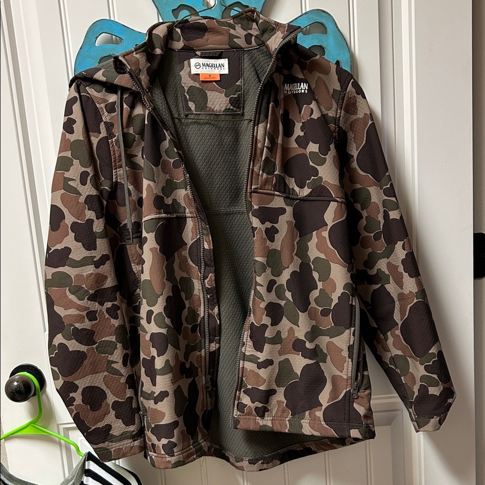 Magellan Outdoors Camouflage Hooded Jacket in Green, Brown & Black